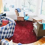 Traditional Apartment Oer The Meadows